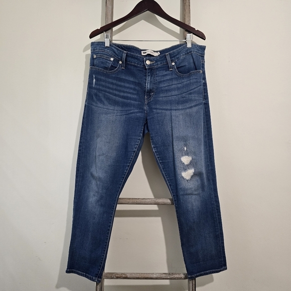 ⭐️40% Off⭐️ Levi's Boyfriend Skinny with Distressed Stitched Patch - Picture 1 of 15